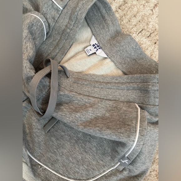Joylab women’s gray sweat shorts size M NWOT - Picture 2 of 3